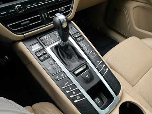 Used 2020 Porsche Macan image 29