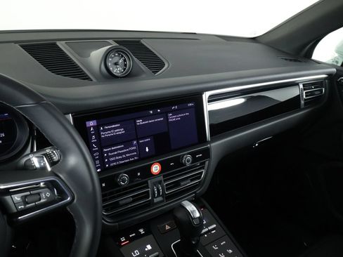 Certified 2026 Porsche Macan AWD/4WD image 13
