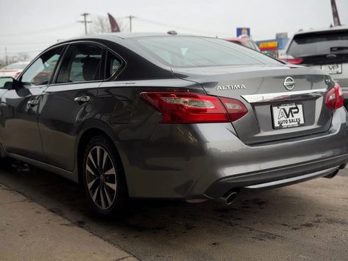 Used 2017 Nissan Altima 2.5 SV w/ Interior Lighting Package image 6