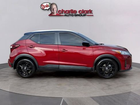 Used 2021 Nissan Kicks SV w/ Interior Electronics Package FWD image 6