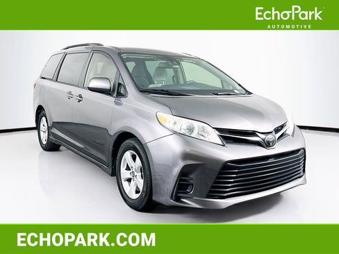 Used 2018 Toyota Sienna LE FWD image 1