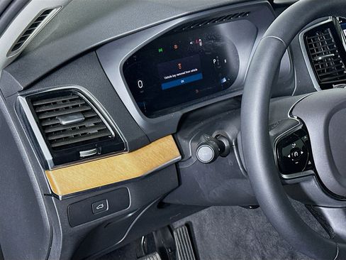 Used 2024 Volvo XC90 B6 Plus image 17