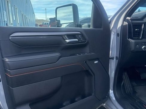 Used 2024 GMC Sierra 2500 AT4 AWD/4WD image 3