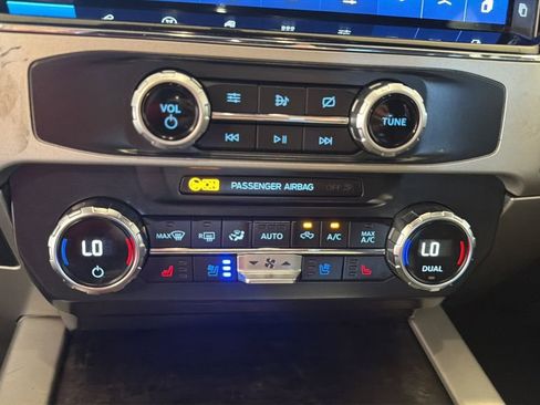 Used 2022 Ford F250 Lariat w/ Lariat Value Package AWD/4WD image 21