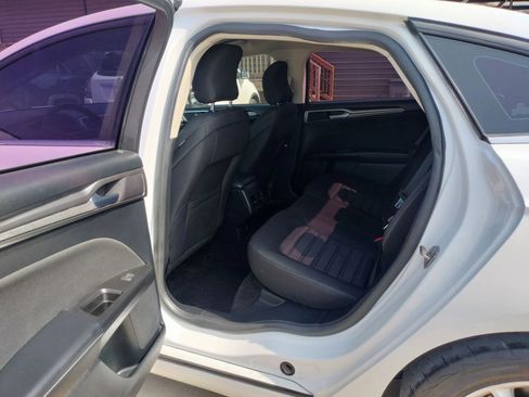 Used 2018 Ford Fusion SE w/ Fusion SE Technology Package image 24