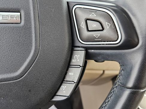 Used 2019 Land Rover Range Rover Evoque SE image 22