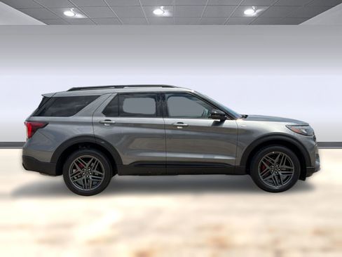 Certified 2025 Ford Explorer ST-Line w/ ST-Line Street Pack AWD/4WD image 8