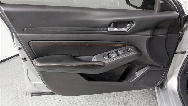 Used 2022 Nissan Altima 2.5 SR FWD image 13