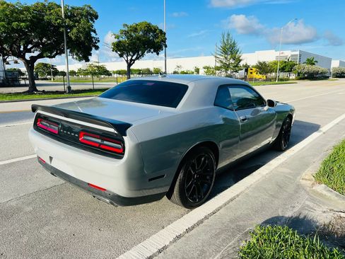 Used 2021 Dodge Challenger R/T Scat Pack RWD image 5