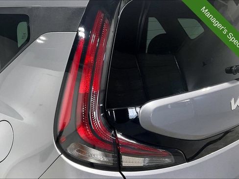 Used 2025 Kia Soul LX w/ LX Technology Package FWD image 35