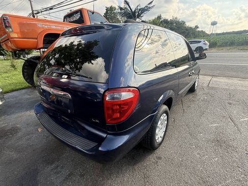 Used 2003 Chrysler Town & Country LX FWD image 6