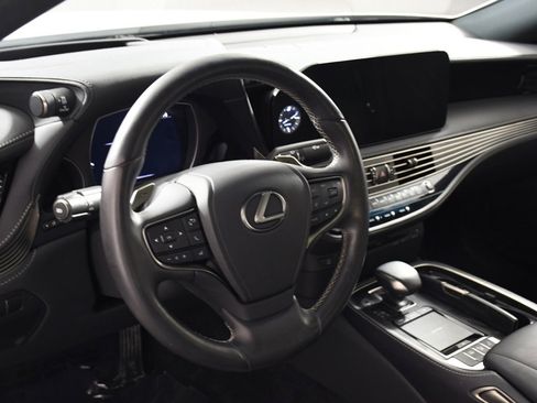 Used 2022 Lexus LS 500 AWD image 13