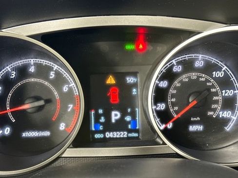 Used 2011 Mitsubishi Outlander SE image 18