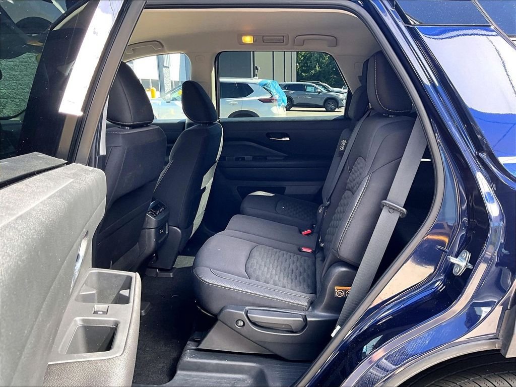 Used 2022 Nissan Pathfinder S AWD/4WD image 14