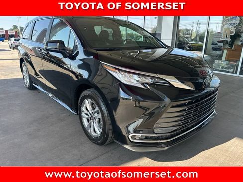 Used 2026 Toyota Sienna Limited FWD image 1