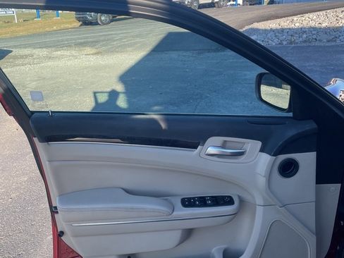 Used 2014 Chrysler 300 Base w/ Driver Convenience Group image 13