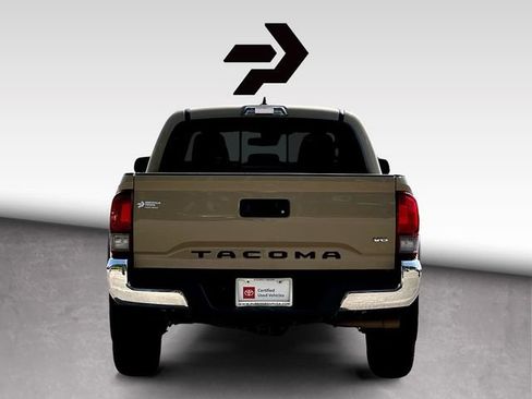 Certified 2018 Toyota Tacoma TRD Off-Road AWD/4WD image 7