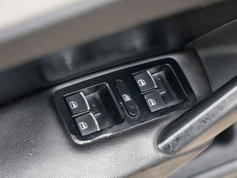 Used 2013 Volkswagen Passat 2.5 SE FWD image 31