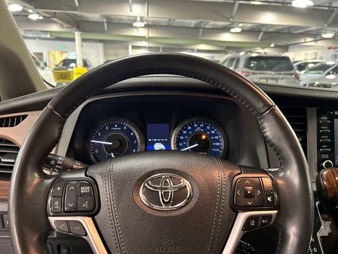 Used 2020 Toyota Sienna Limited Premium AWD/4WD image 12