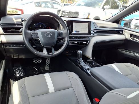 Used 2025 Toyota Camry SE w/ Convenience Package FWD image 11