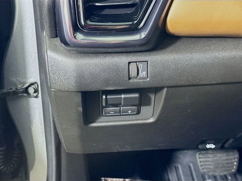 Used 2025 GMC Canyon AT4 image 21