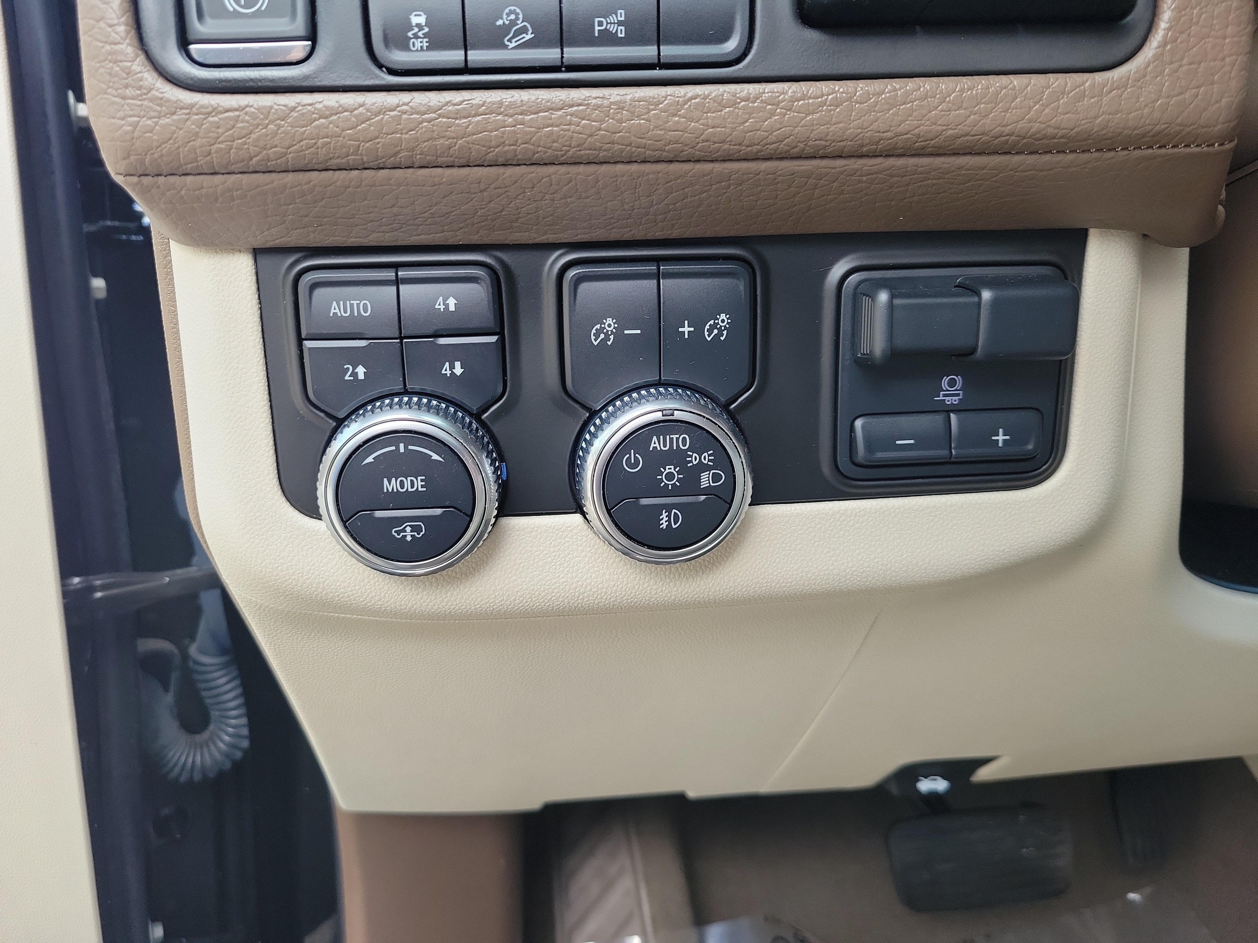 Used 2023 GMC Yukon Denali AWD/4WD image 32