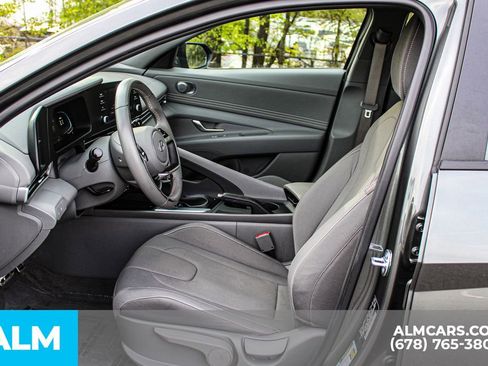 Used 2025 Hyundai Elantra Sport image 15