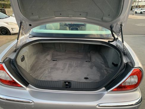 Used 2006 Jaguar XJ8 image 20