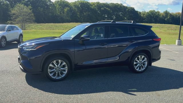 Used 2022 Toyota Highlander Limited AWD/4WD image 5