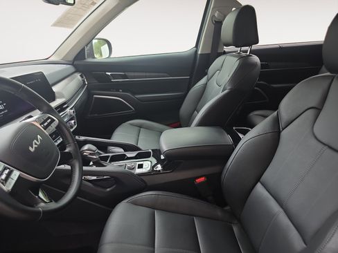Certified 2024 Kia Telluride EX w/ EX Captain's Chair Package FWD image 21
