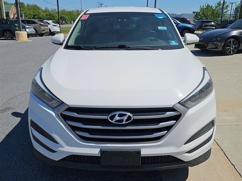 Used 2018 Hyundai Tucson SE AWD/4WD image 2