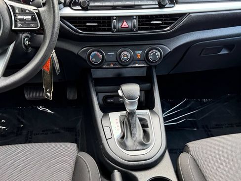 Certified 2022 Kia Forte LXS FWD image 15