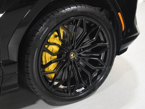 Used 2025 Lamborghini Urus SE image 16