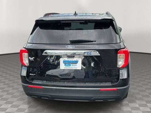 Certified 2023 Ford Explorer XLT RWD image 5