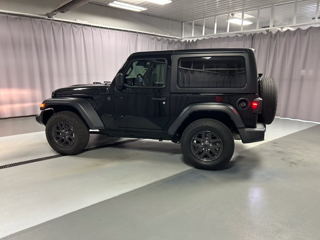 Used 2024 Jeep Wrangler Sport AWD/4WD image 4