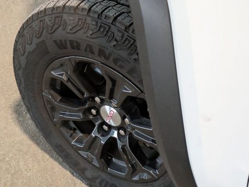 Used 2024 GMC Canyon Elevation w/ Convenience Package image 10