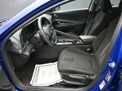 Used 2025 Hyundai Elantra SE image 11