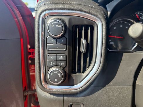 Used 2020 Chevrolet Silverado 2500 LT w/ Convenience Package image 18