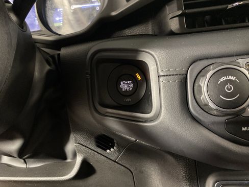 Used 2025 Jeep Wrangler Unlimited Rubicon 4xe w/ Convenience Group AWD/4WD image 25