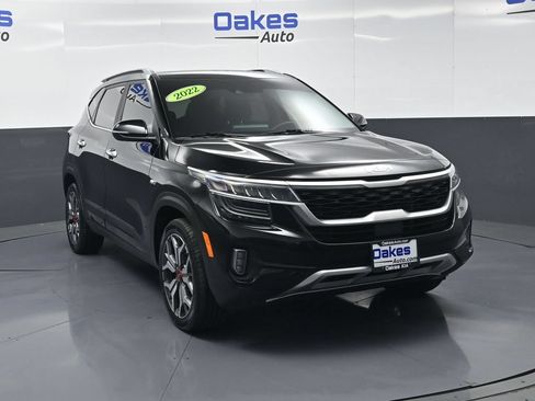 Certified 2022 Kia Seltos SX w/ Sunroof Package AWD/4WD image 3