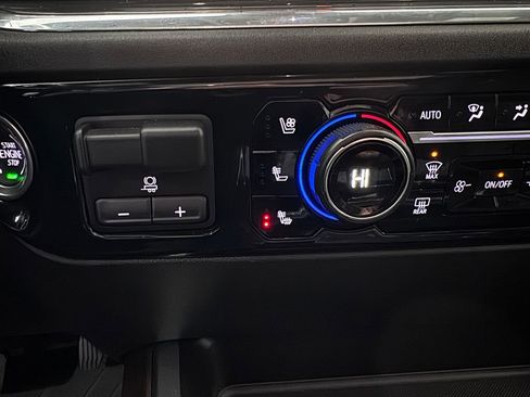 Certified 2024 Chevrolet Silverado 3500 High Country w/ High Country Premium Package image 25