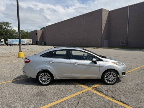 Used 2014 Ford Fiesta Titanium FWD image 4