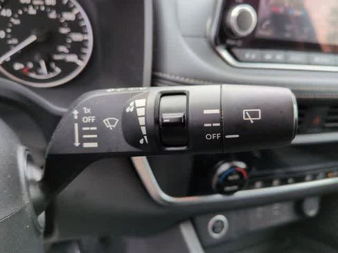 Used 2023 Nissan Rogue SV AWD/4WD image 25