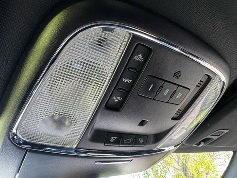 Used 2018 Dodge Durango SRT w/ Technology Group AWD/4WD image 25