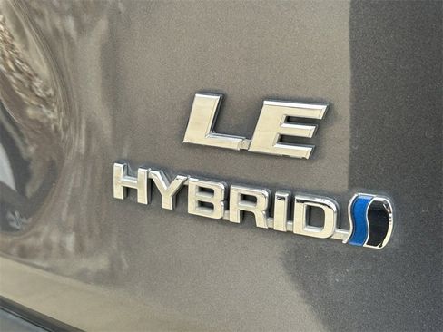 Used 2020 Toyota RAV4 LE image 12