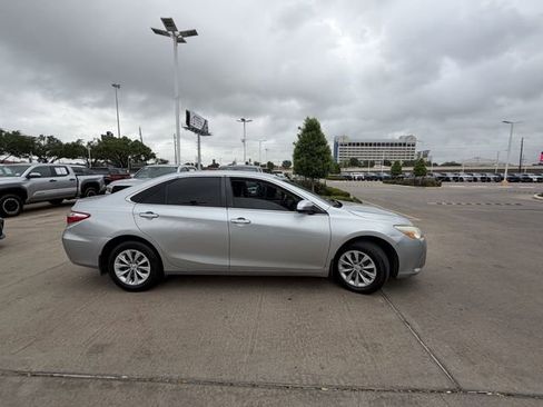 Used 2016 Toyota Camry LE image 4
