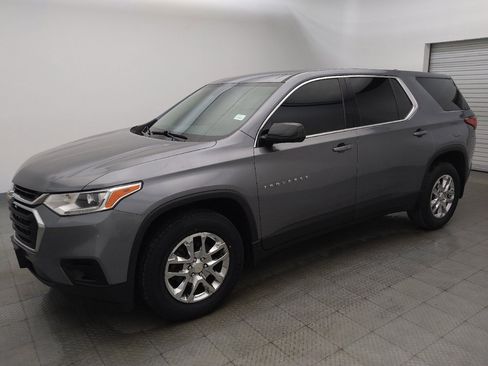 Used 2020 Chevrolet Traverse LS FWD image 2