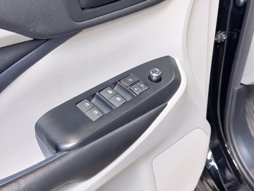 Used 2018 Toyota Highlander Plus AWD/4WD image 10
