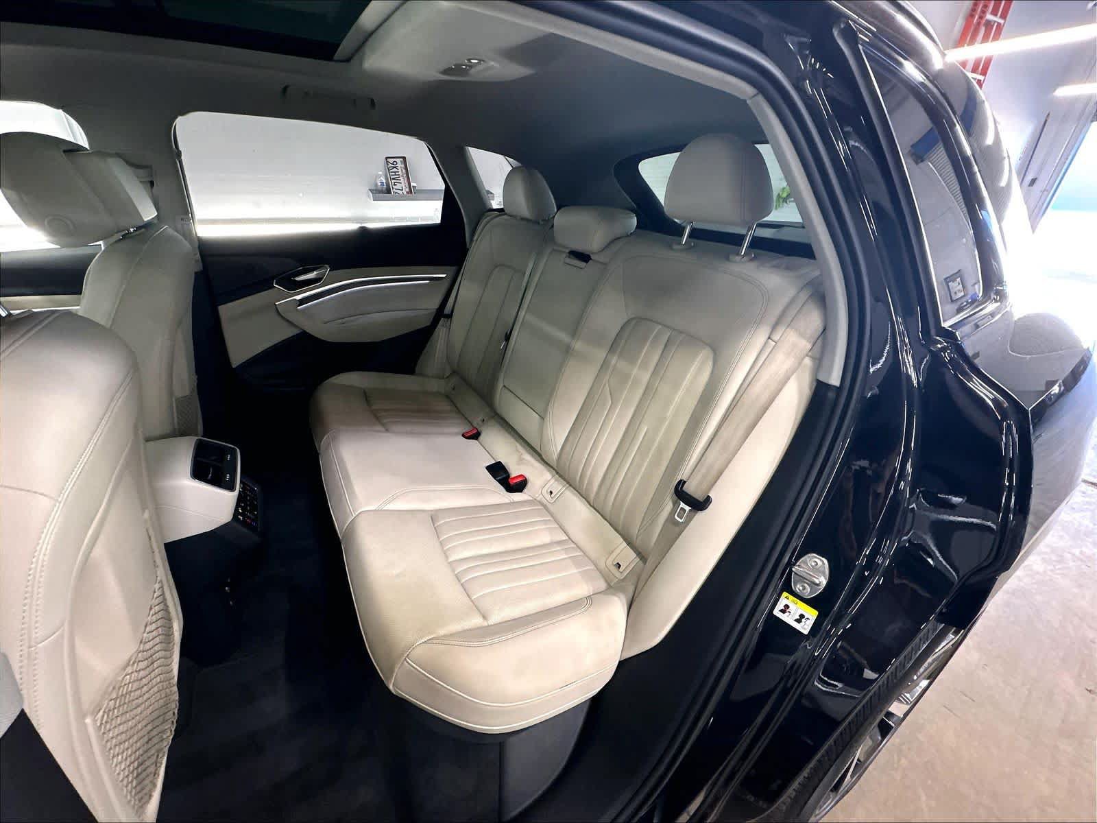 Used 2024 Audi Q8 e-tron Premium Plus w/ Premium Plus Package AWD/4WD image 28