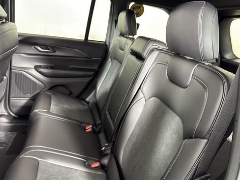 New 2025 Jeep Grand Cherokee Altitude w/ Trailer Tow Package image 13